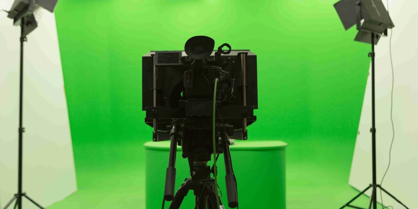 The Benefits of Using Live Webinars and Green Screen Services in Singapore